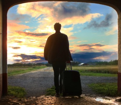 5 Tips on How to Deal with the Stress of Moving Abroad